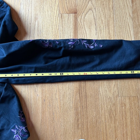 Chico’s So Slimming Girlfriend black embroidered ankle jeans - EUC - Picture 5 of 6